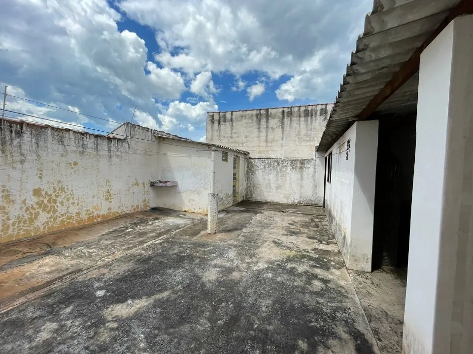 Casa com 2 quartos à venda, 260m² — foto 2 de 7