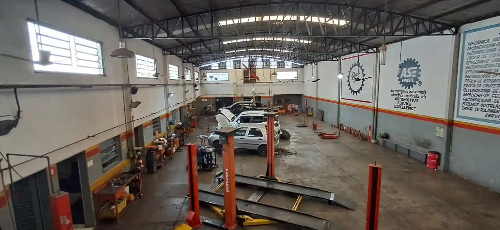 Galpão / Depósito / Armazém  à venda, 700m² — foto 3 de 4