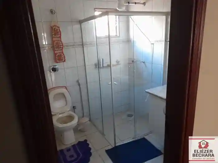 Casa com 3 quartos à venda, 234m² — foto 3 de 12