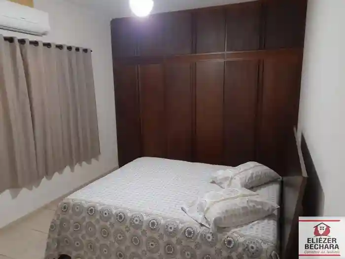 Casa com 3 quartos à venda, 234m² — foto 2 de 12