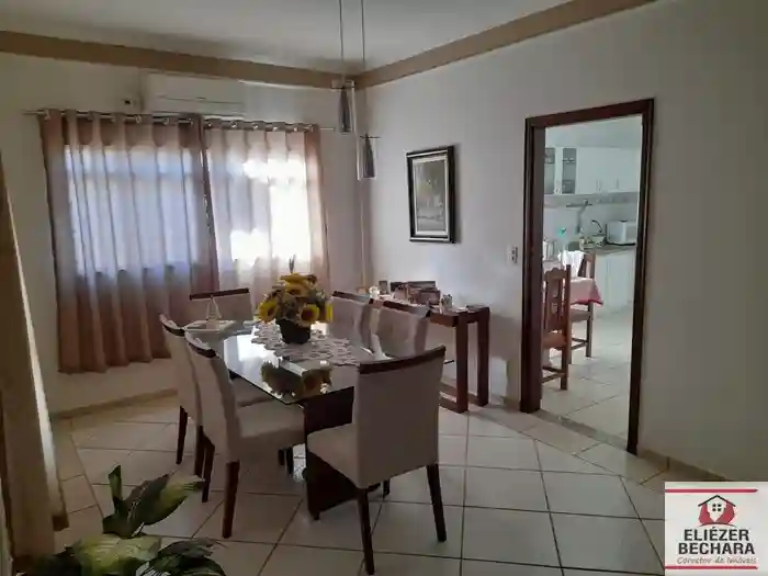 Casa com 3 quartos à venda, 234m² — foto 8 de 12