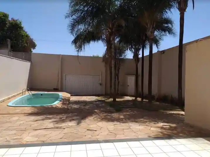 Casa com 3 quartos à venda, 310m² — foto 2 de 18