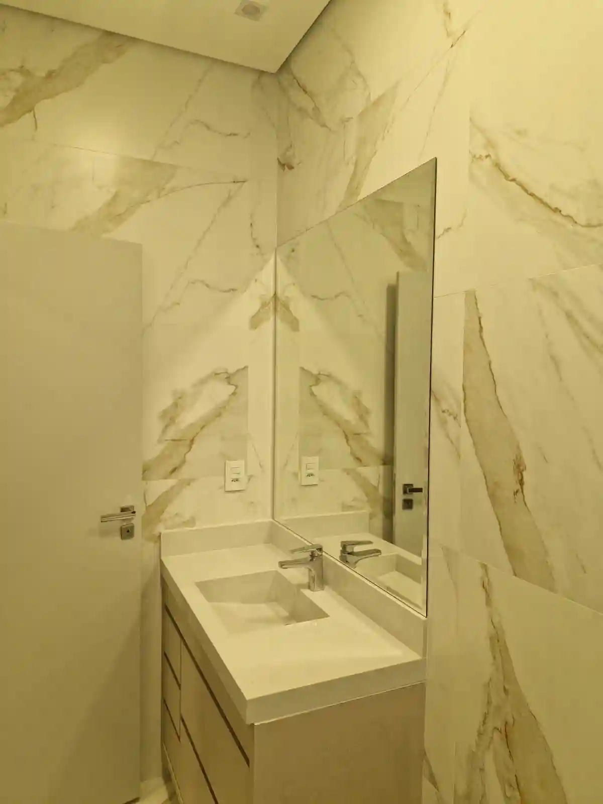 Casa de Condomínio com 3 quartos à venda, 405m² — foto 2 de 28