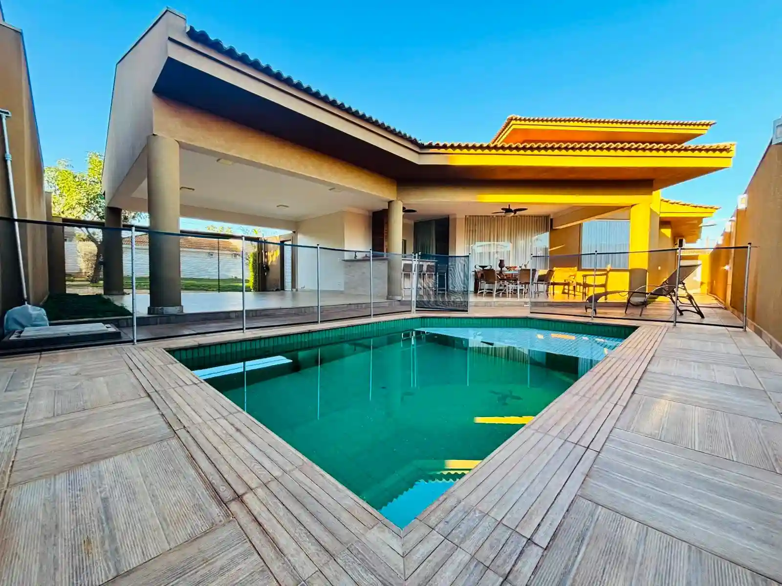 Casa de Condomínio com 3 quartos à venda, 256m² — foto 1 de 59