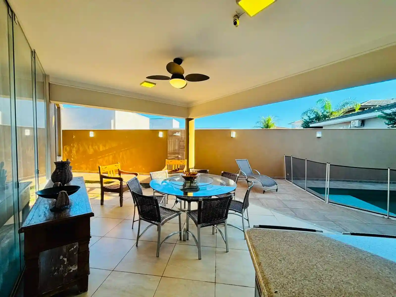 Casa de Condomínio com 3 quartos à venda, 256m² — foto 2 de 59