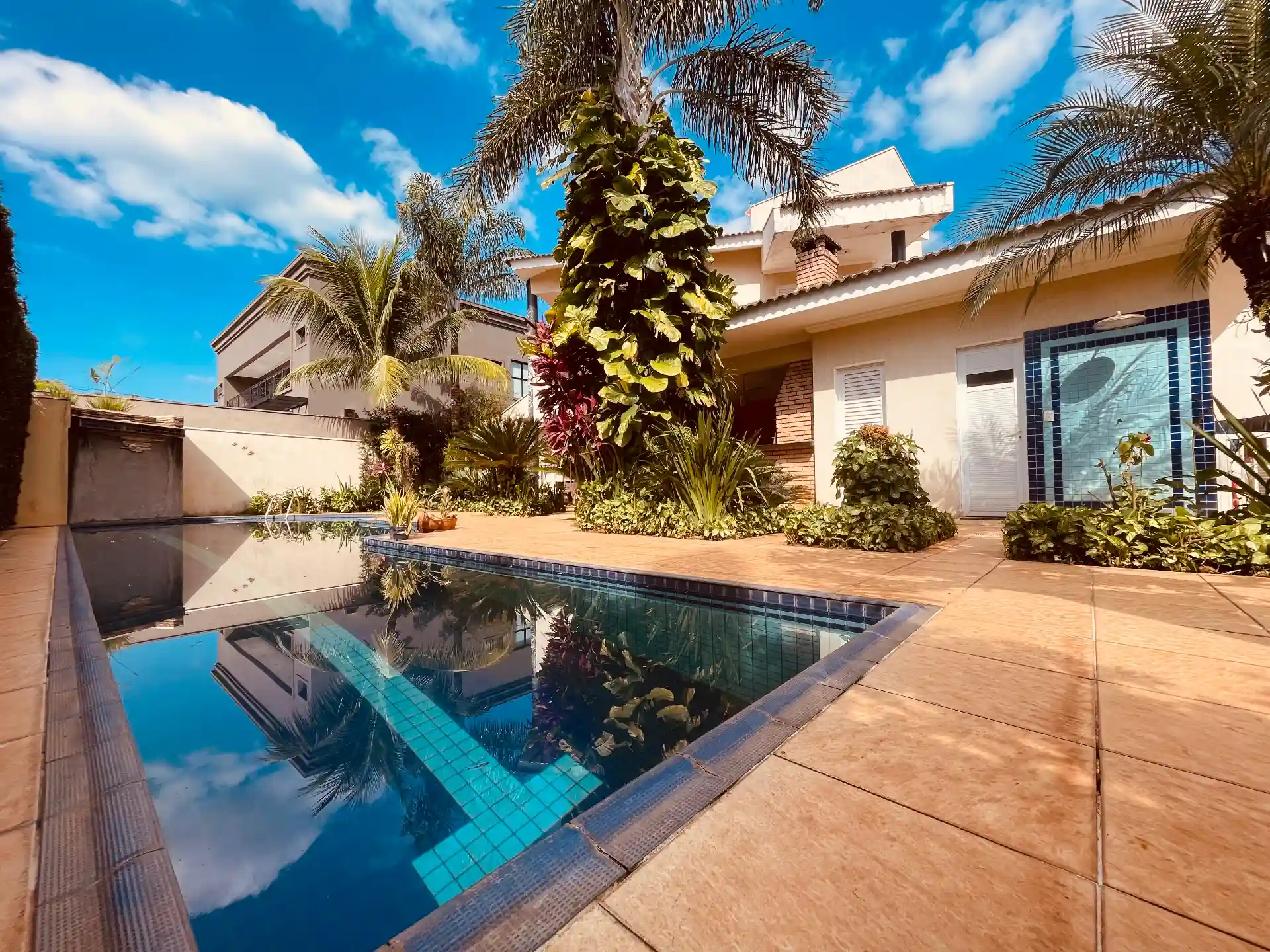 Casa de Condomínio com 4 quartos à venda, 654m² — foto 3 de 42