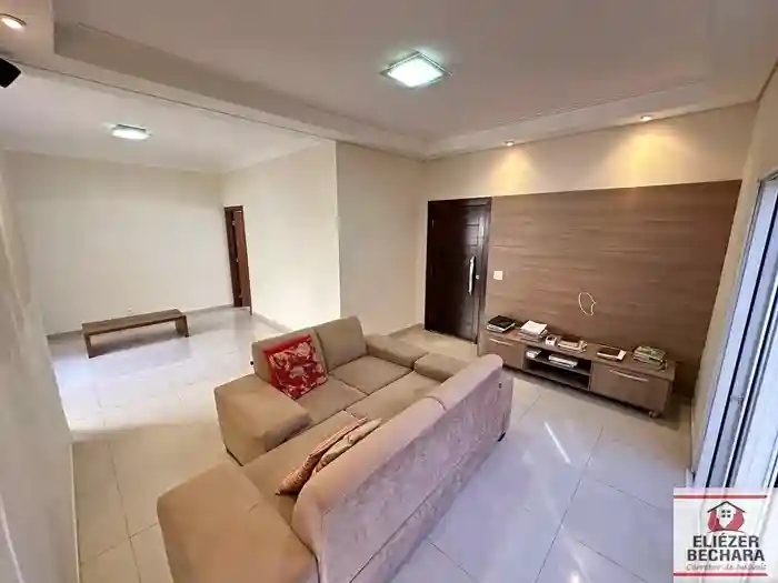 Casa com 3 quartos à venda, 140m² — foto 1 de 25
