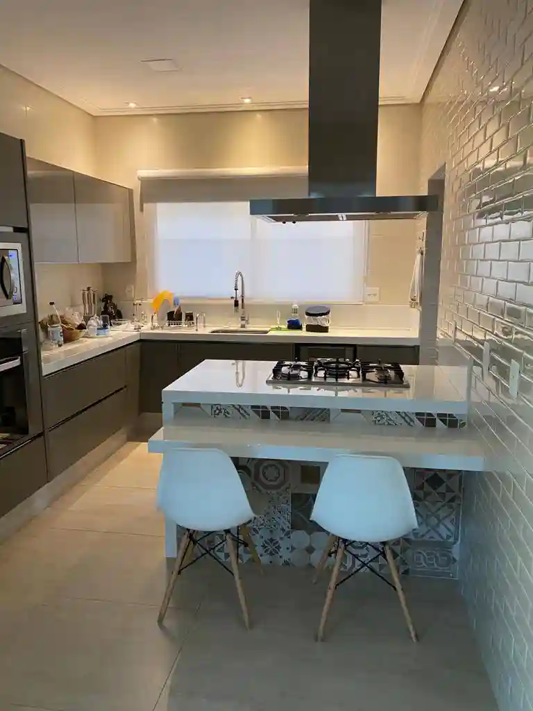 Casa de Condomínio com 4 quartos à venda, 280m² — foto 2 de 17