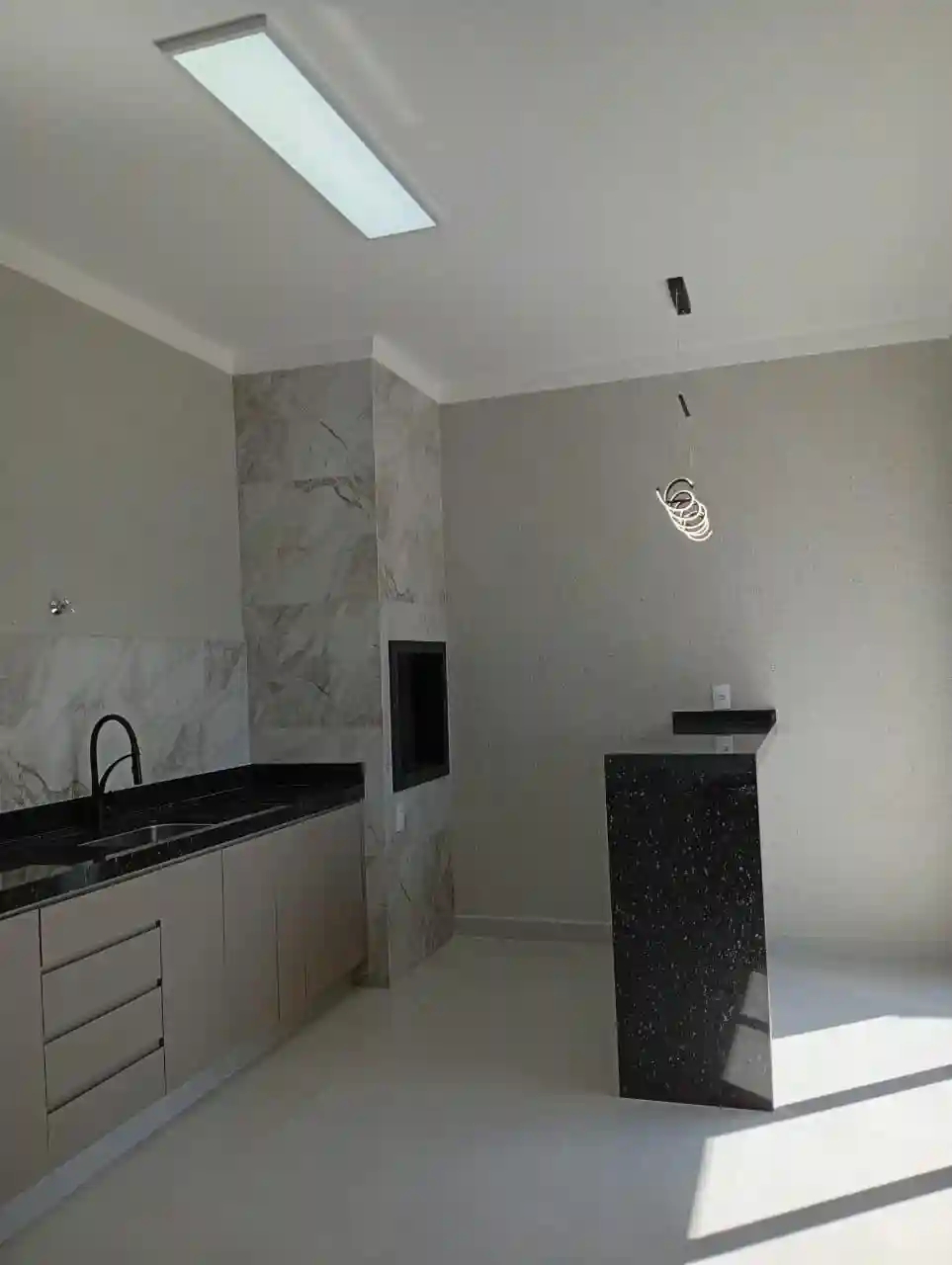 Casa com 3 quartos à venda, 200m² — foto 3 de 12