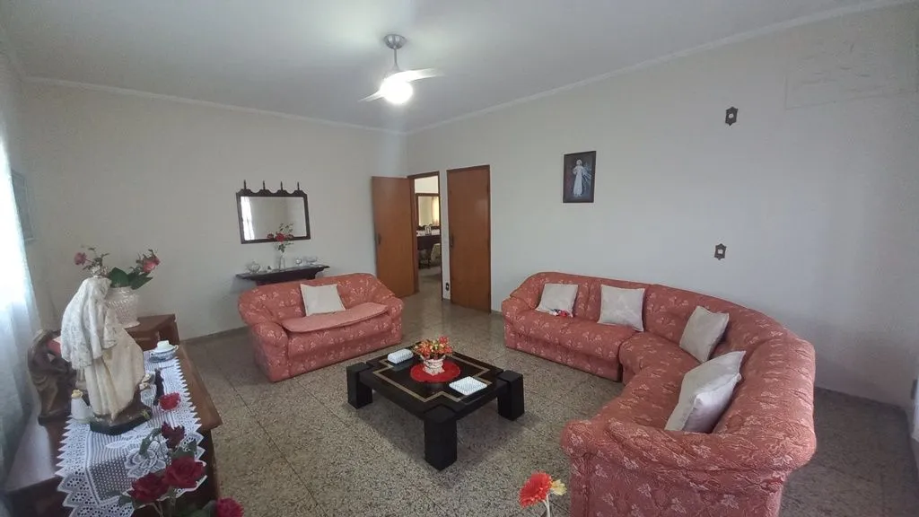 Casa à venda — foto 1 de 4