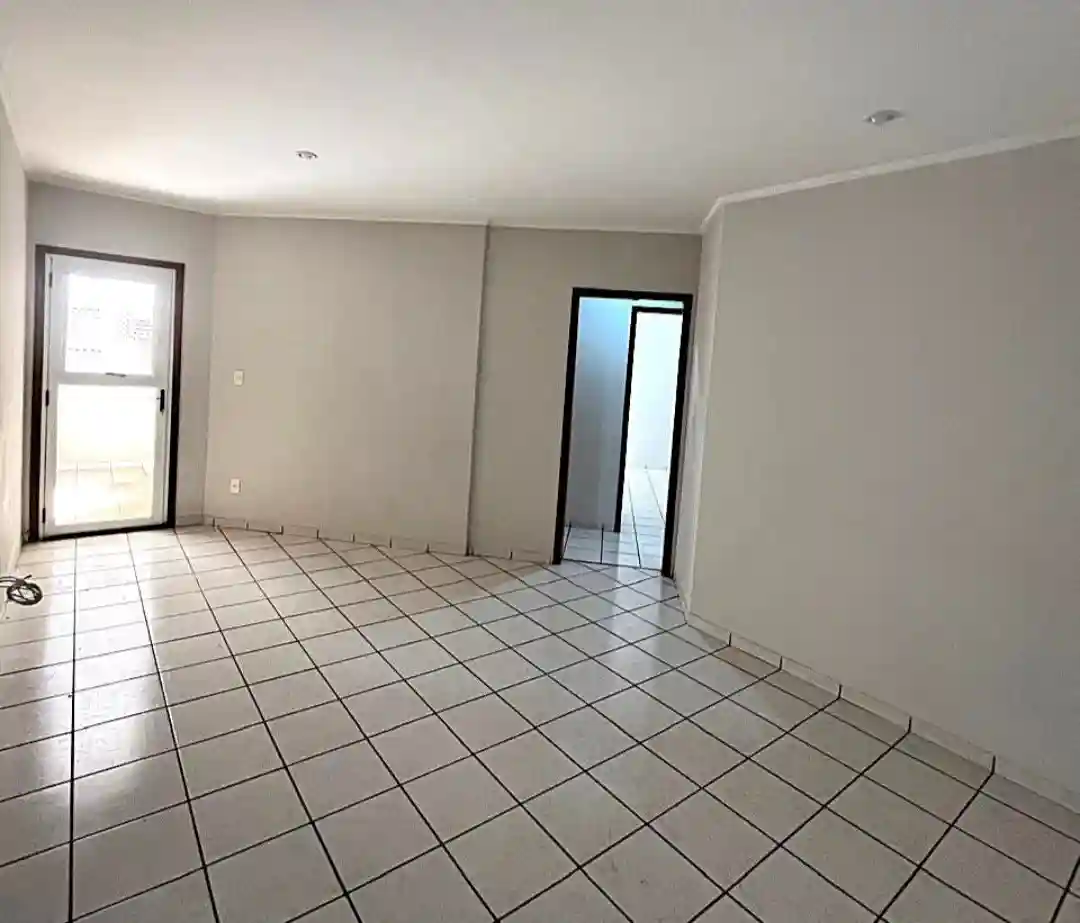 Apartamento com 3 quartos à venda, 90m² — foto 2 de 10