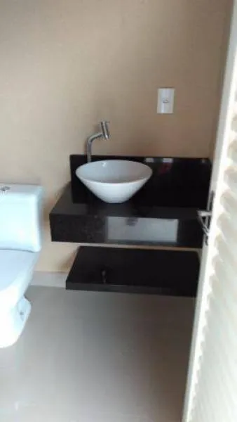 Casa à venda — foto 1 de 2