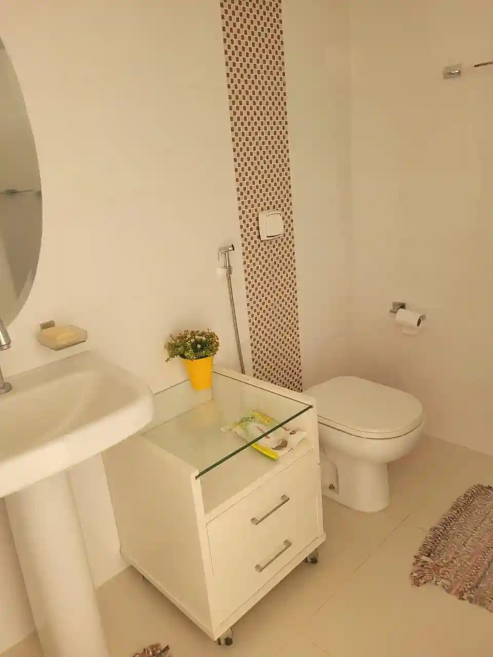 Casa de Condomínio com 4 quartos para aluguel, 214m² — foto 27 de 31