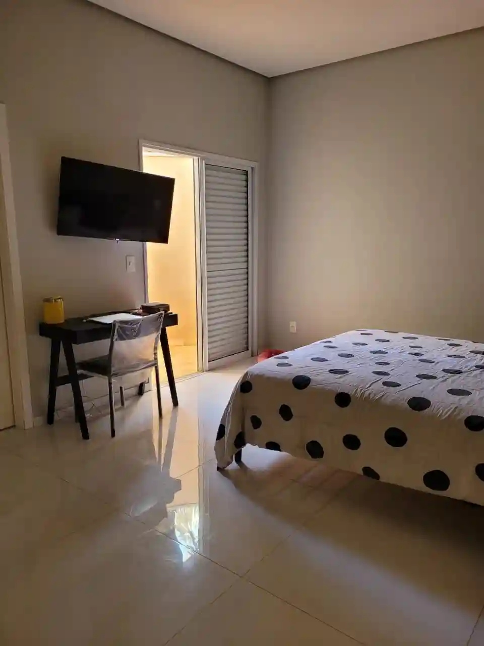 Casa de Condomínio com 4 quartos para aluguel, 214m² — foto 11 de 31