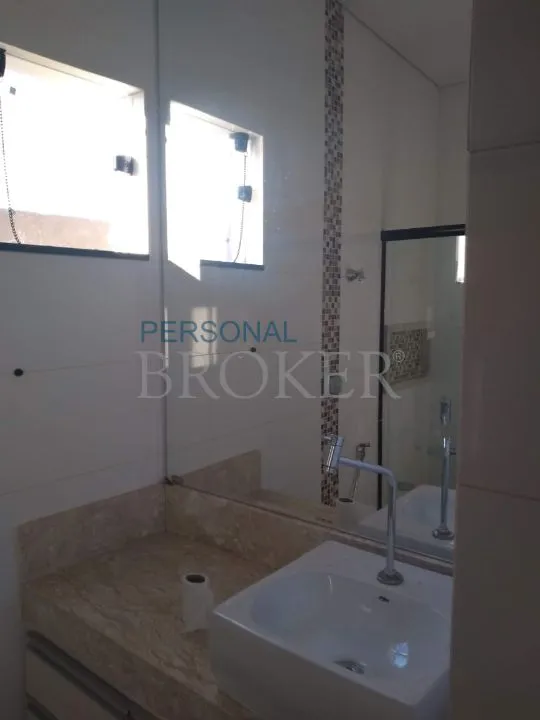 Casa à venda — foto 1 de 3