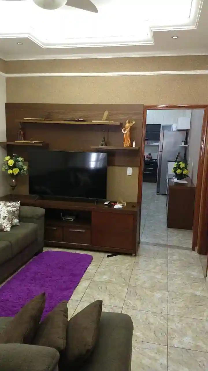 Casa com 3 quartos à venda, 172m² — foto 2 de 13