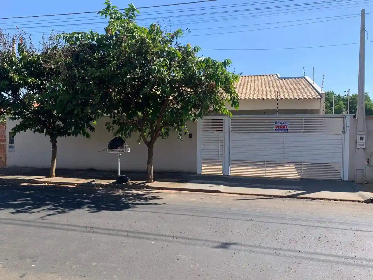 Casa com 3 quartos à venda, 200m² — foto 2 de 30
