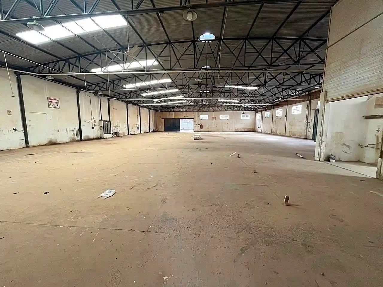 Galpão / Depósito / Armazém  para aluguel, 1570m² — foto 2 de 15