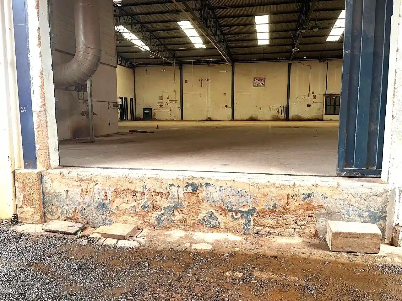 Galpão / Depósito / Armazém  para aluguel, 1570m² — foto 14 de 15