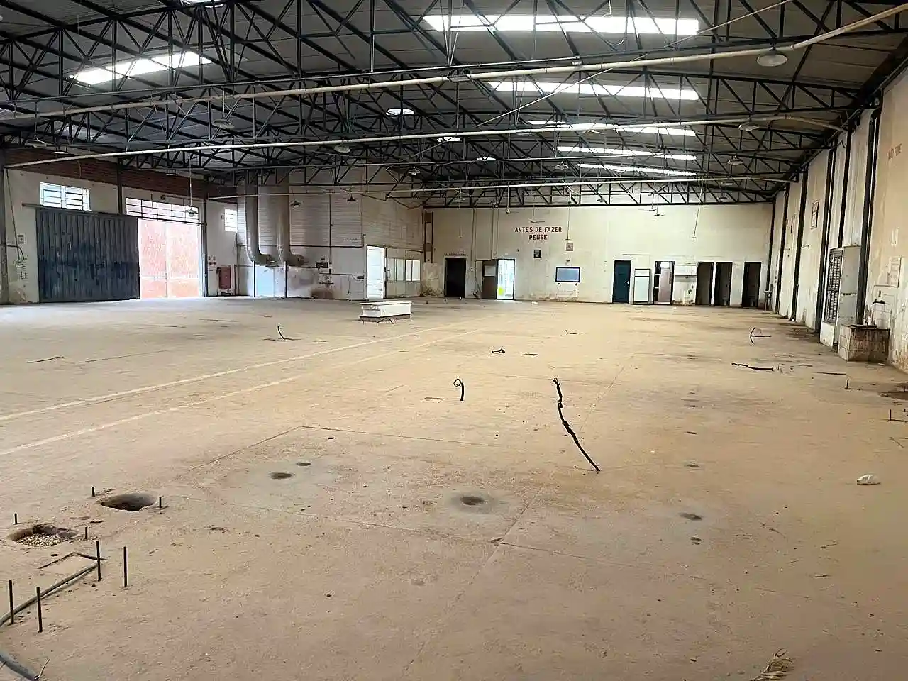 Galpão / Depósito / Armazém  para aluguel, 1570m² — foto 5 de 15