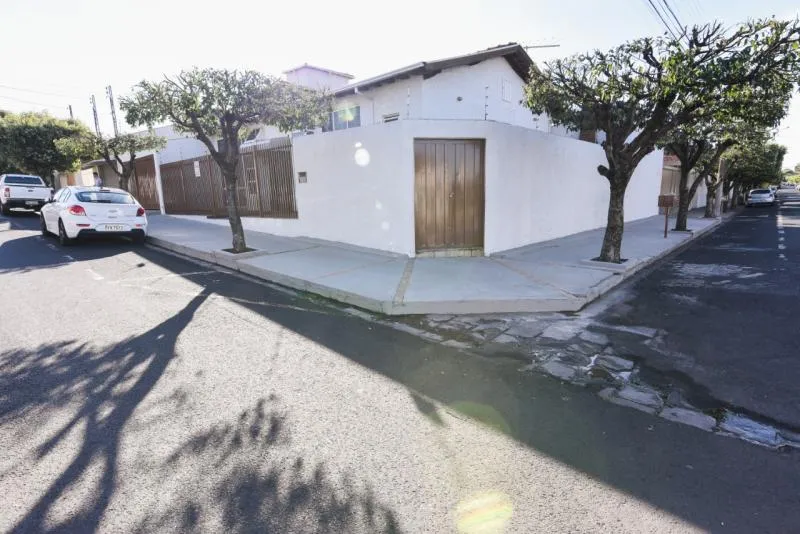 Sobrado com 4 quartos à venda, 360m² — foto 1 de 21