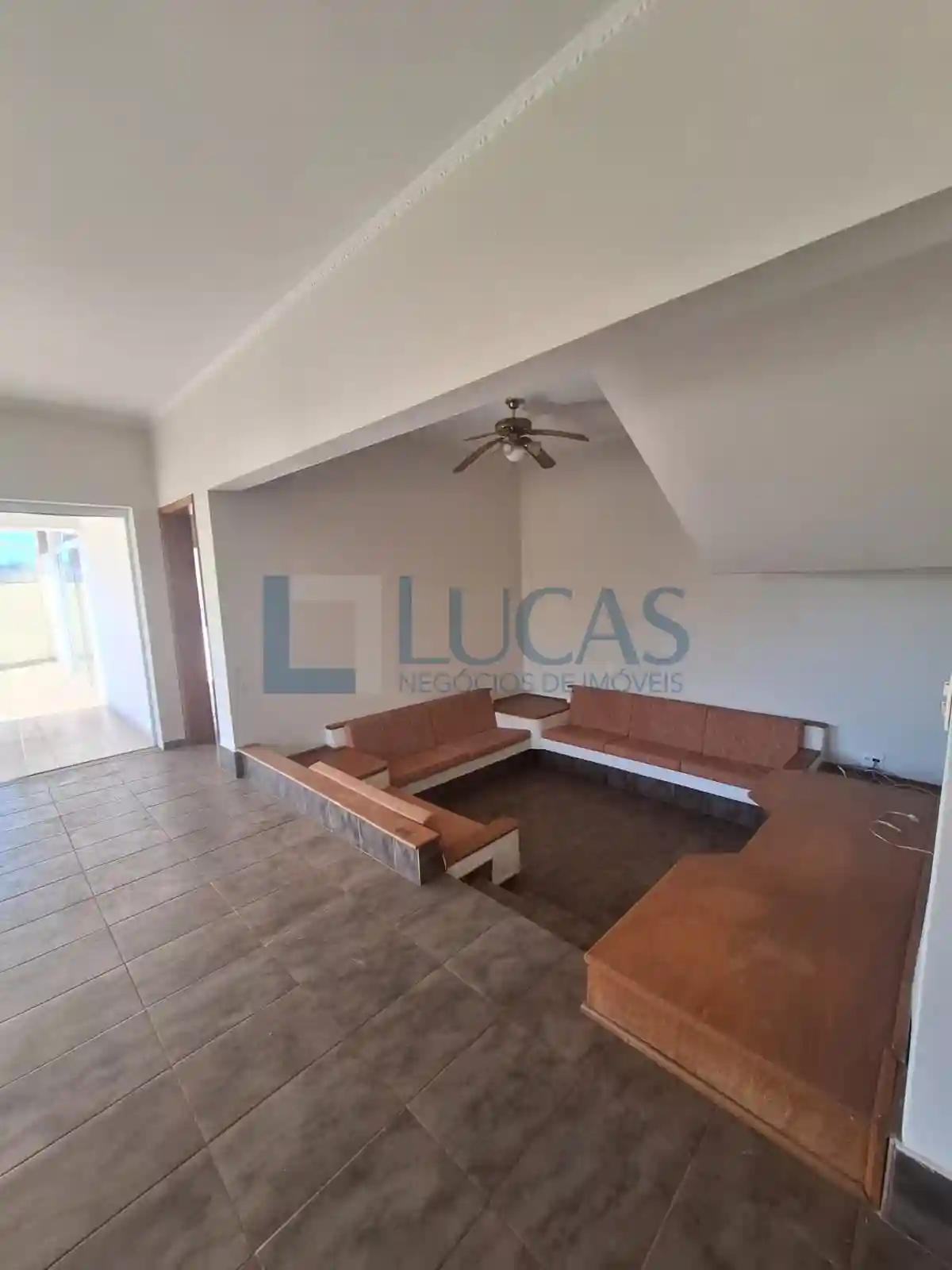 Casa com 4 quartos para aluguel, 400m² — foto 32 de 36