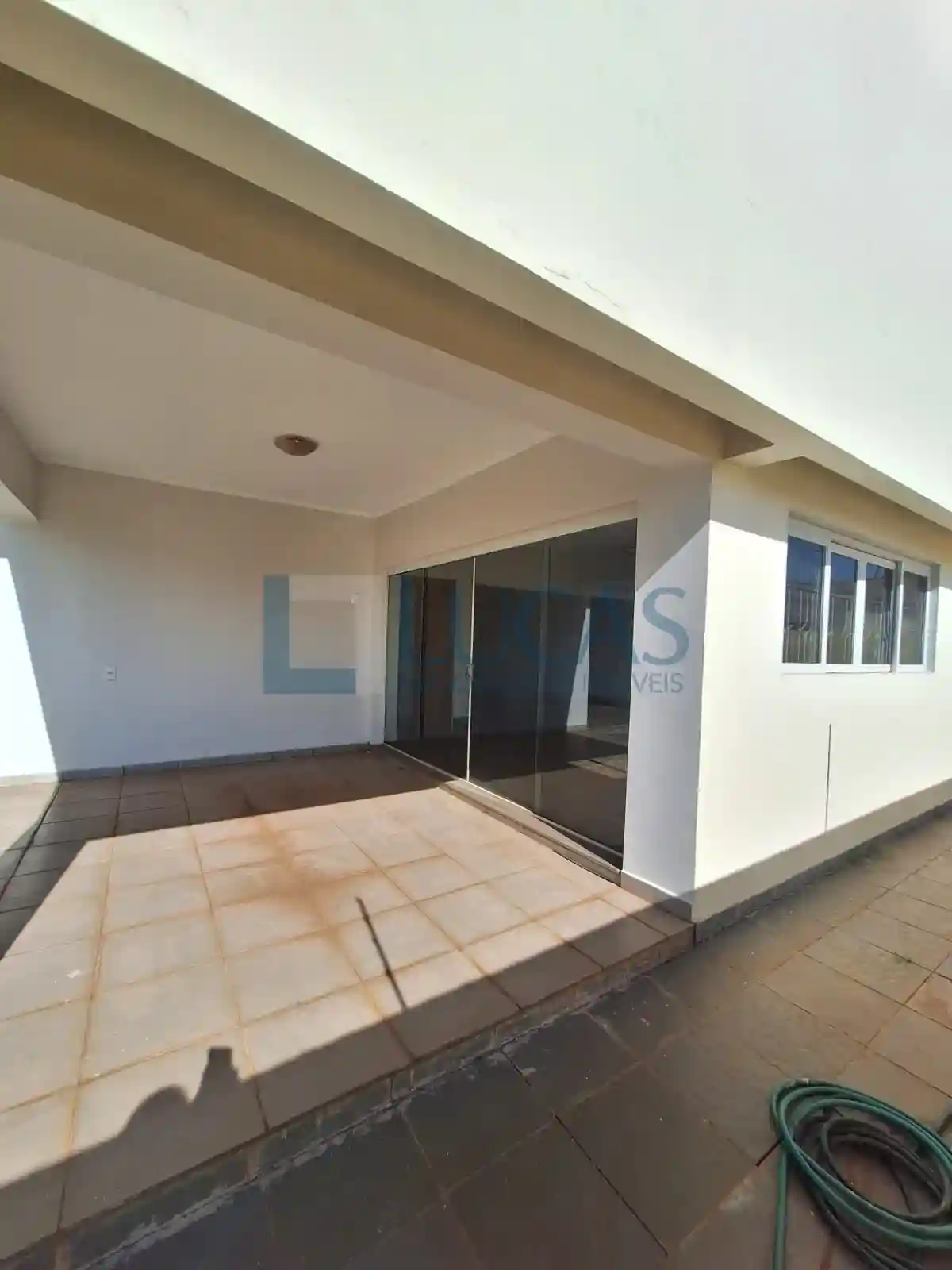Casa com 4 quartos para aluguel, 400m² — foto 28 de 36