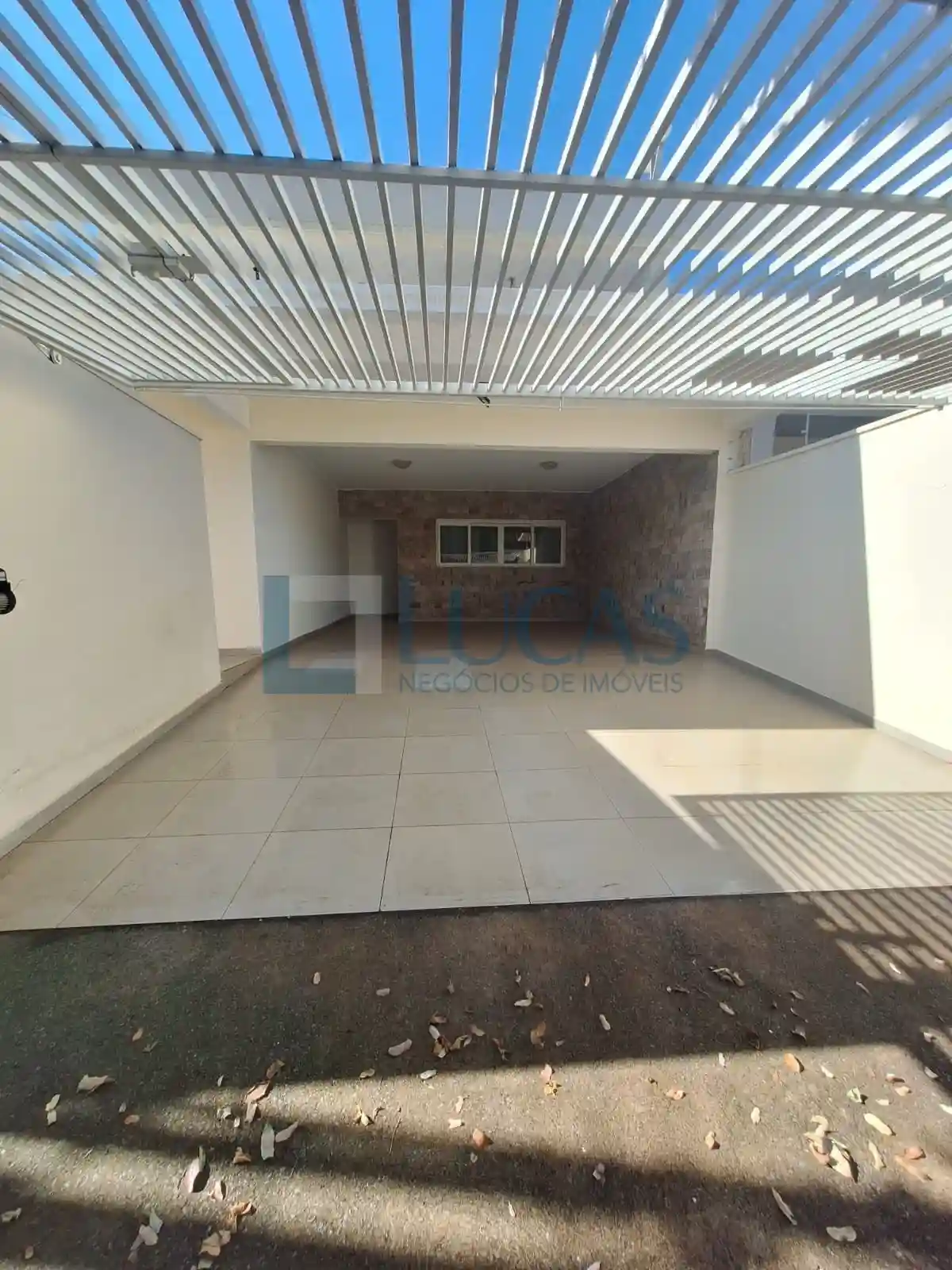 Casa com 4 quartos para aluguel, 400m² — foto 7 de 36