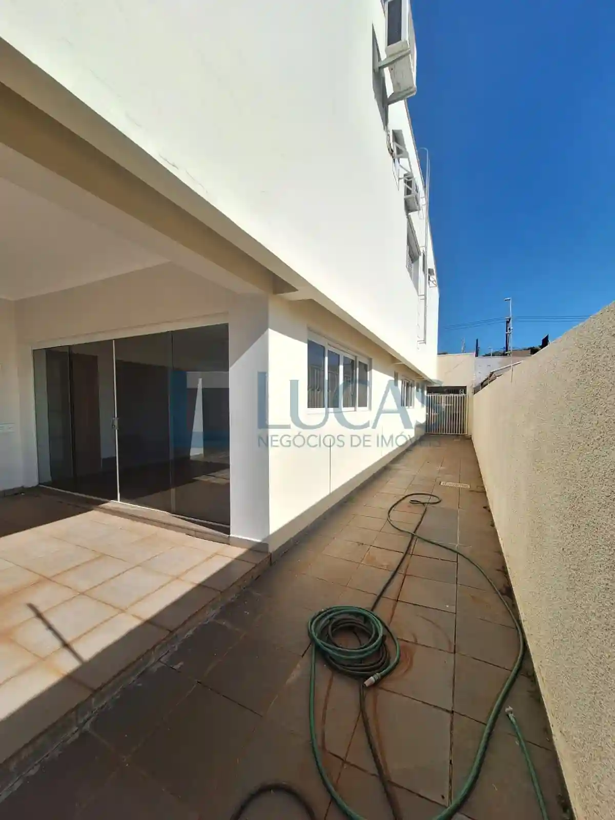 Casa com 4 quartos para aluguel, 400m² — foto 26 de 36