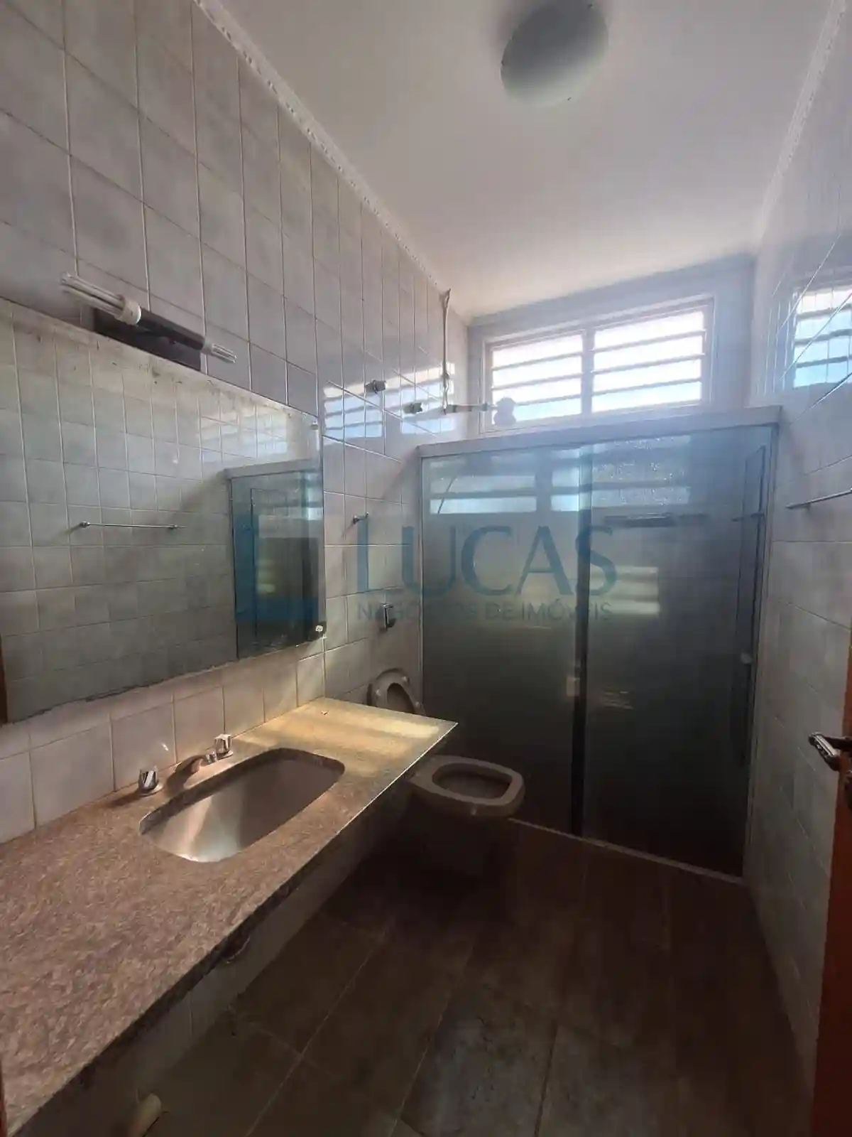 Casa com 4 quartos para aluguel, 400m² — foto 10 de 36