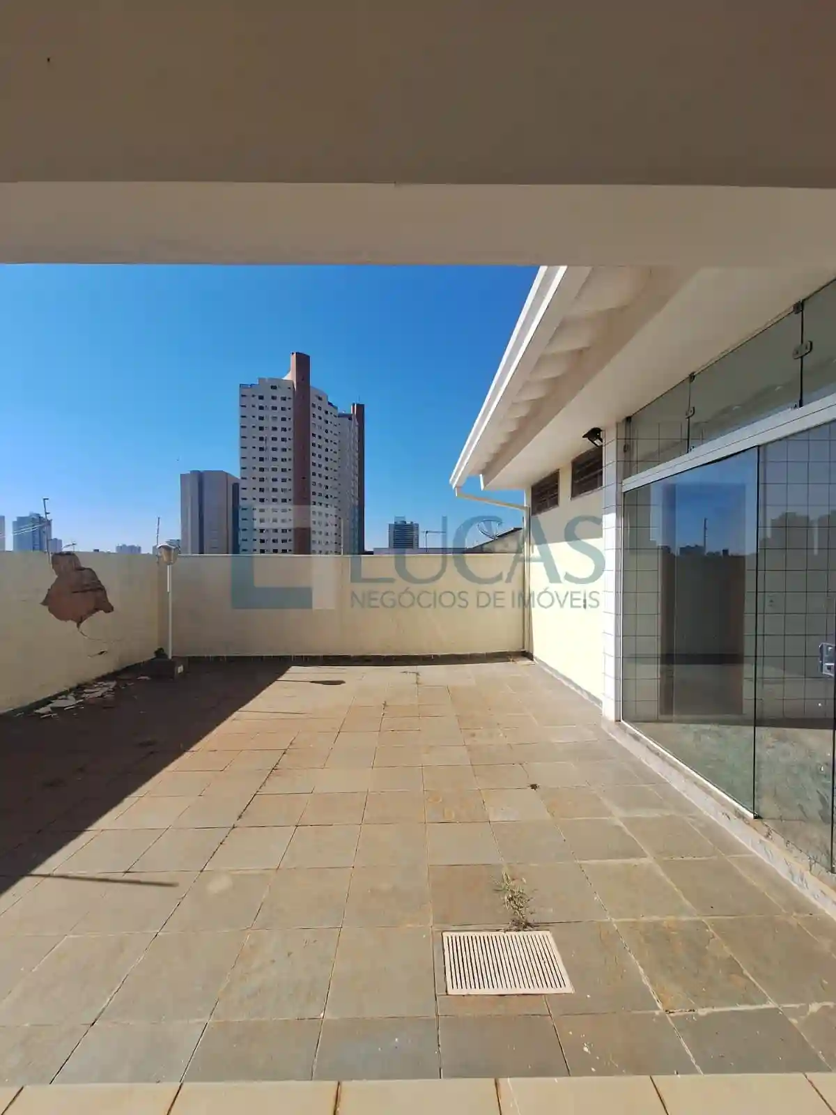 Casa com 4 quartos para aluguel, 400m² — foto 27 de 36