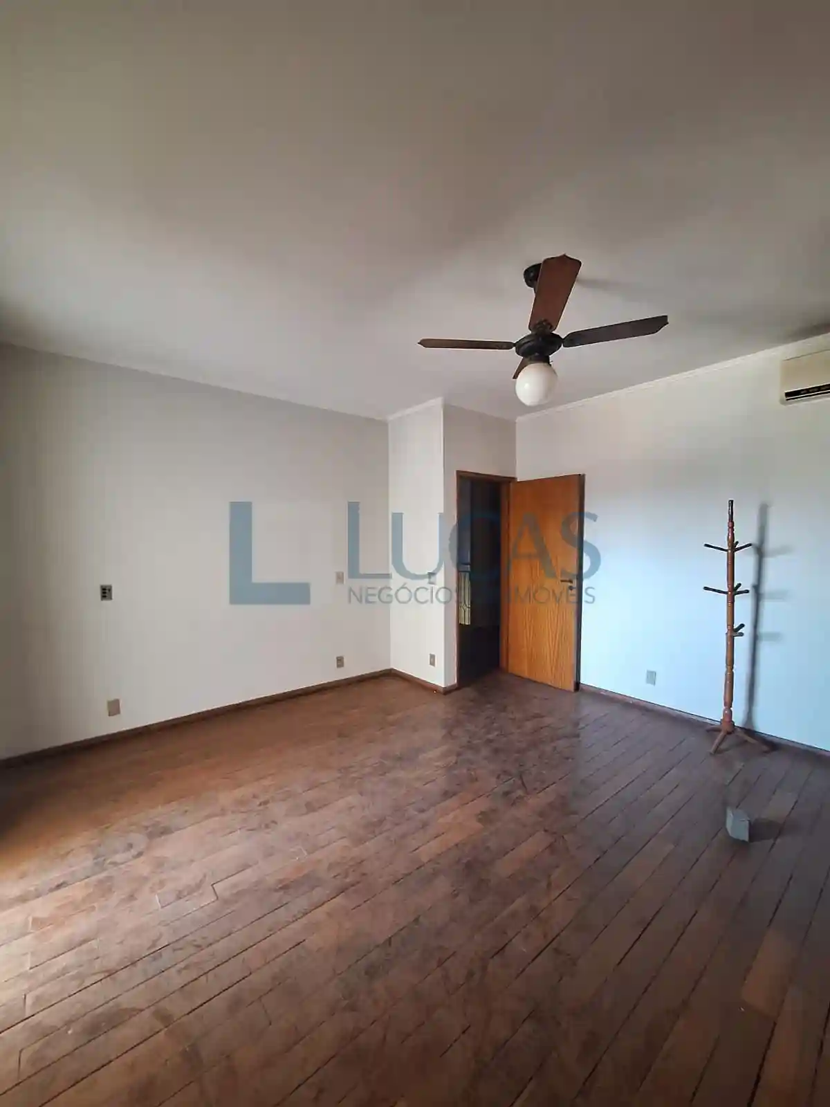Casa com 4 quartos para aluguel, 400m² — foto 5 de 36
