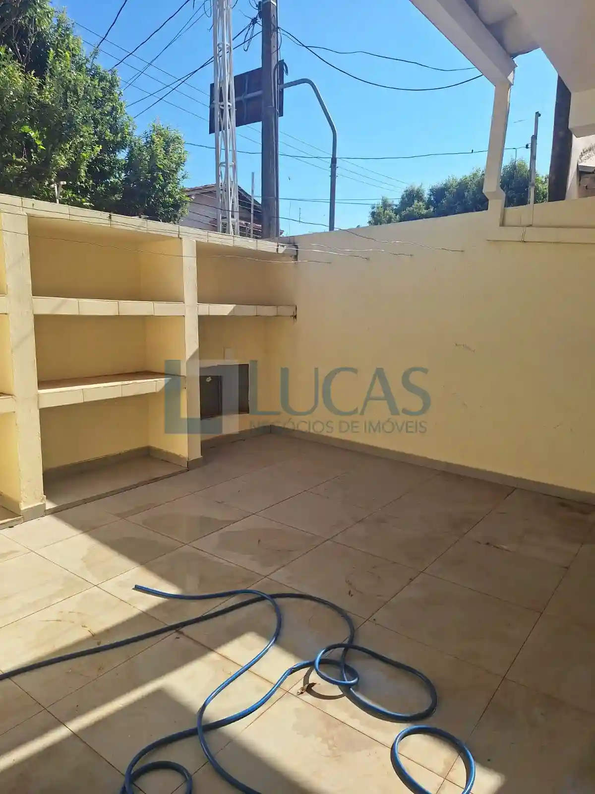 Casa com 4 quartos para aluguel, 400m² — foto 17 de 36