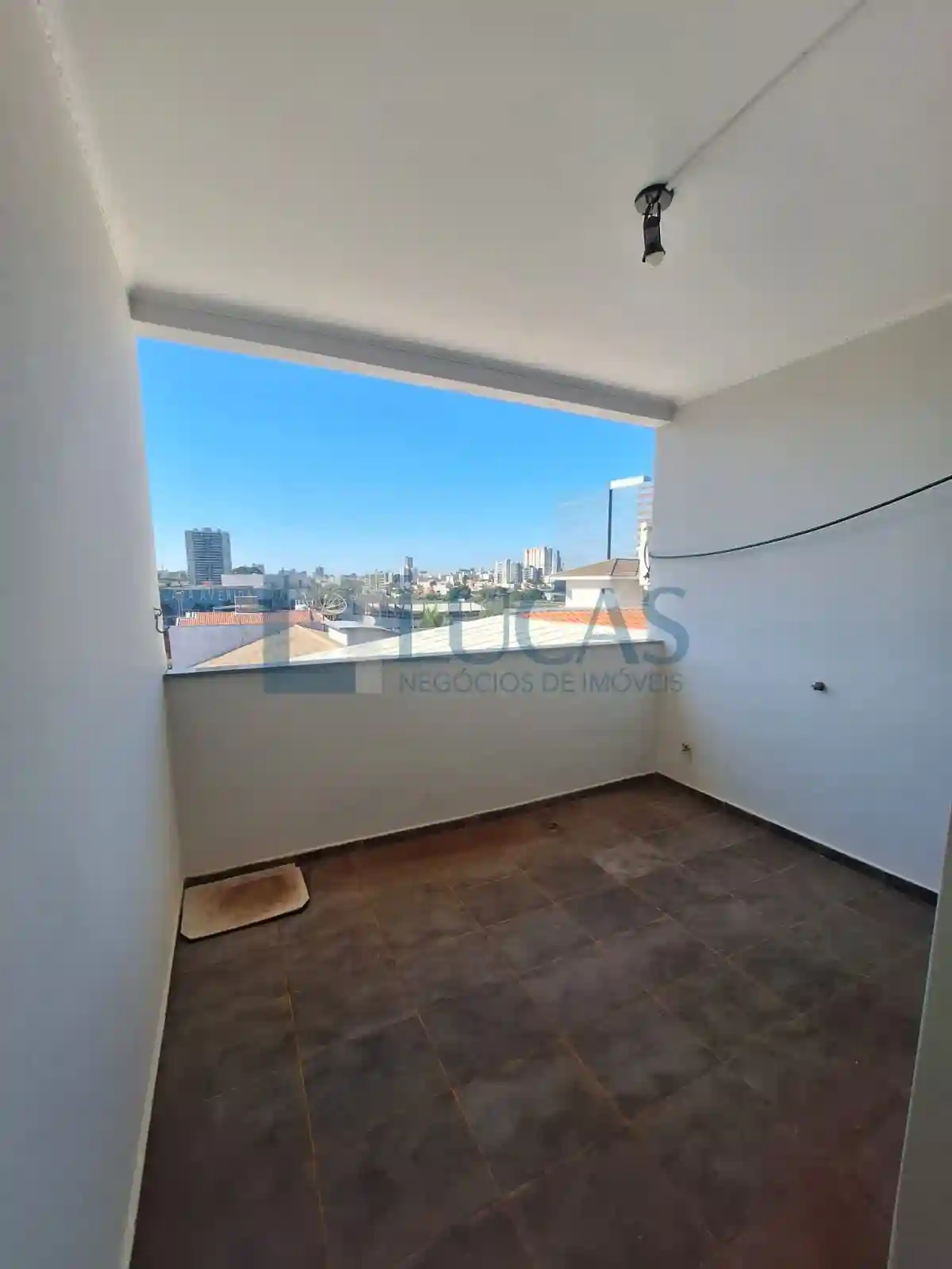 Casa com 4 quartos para aluguel, 400m² — foto 8 de 36