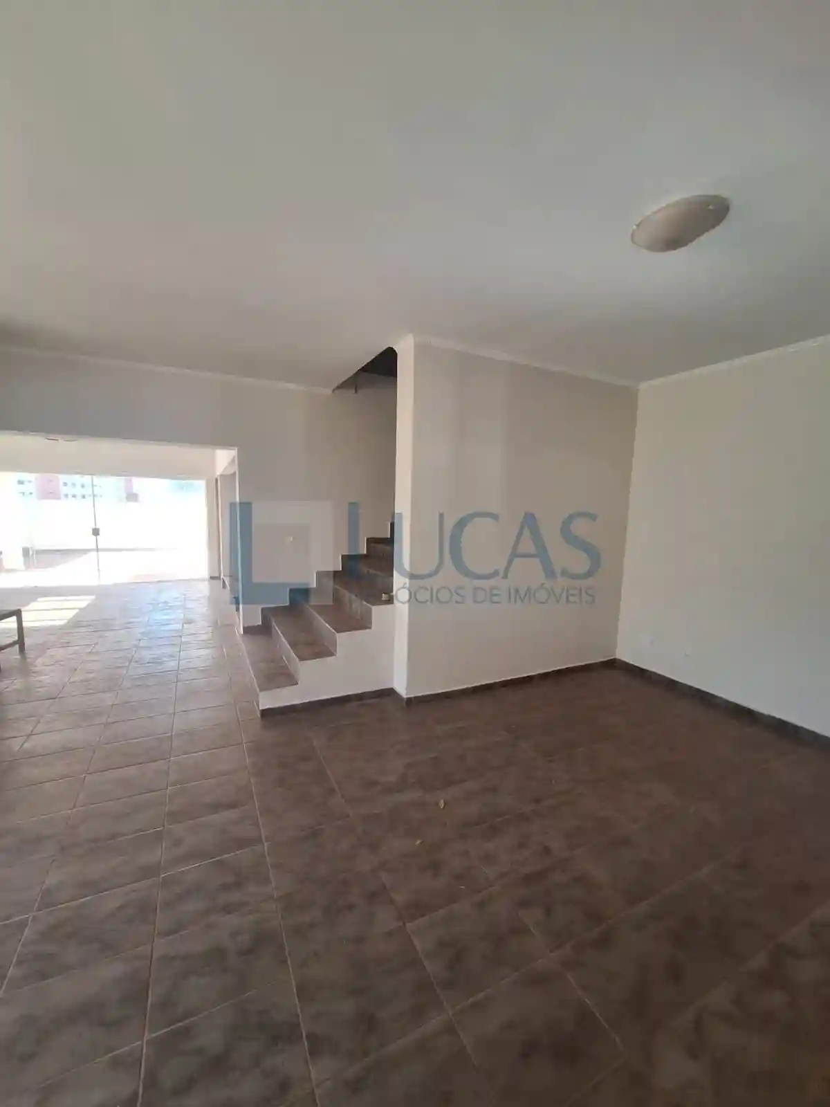 Casa com 4 quartos para aluguel, 400m² — foto 34 de 36