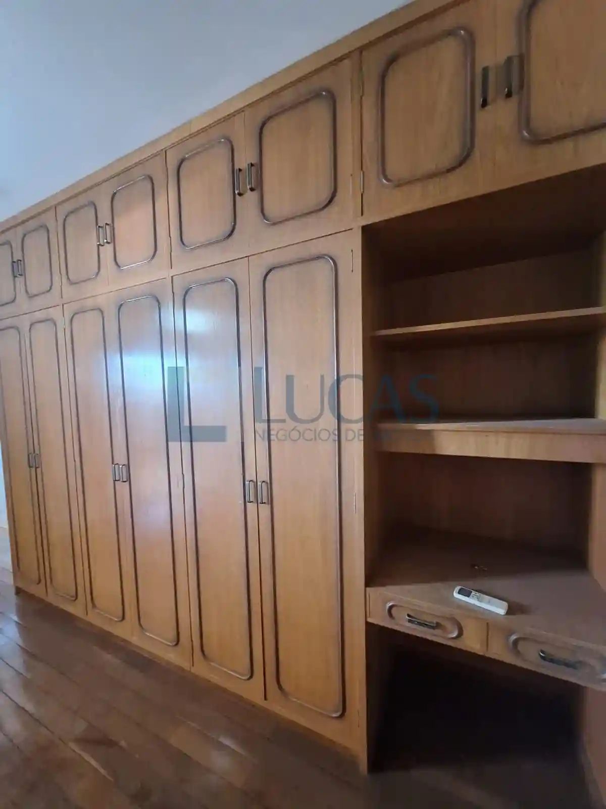 Casa com 4 quartos para aluguel, 400m² — foto 4 de 36