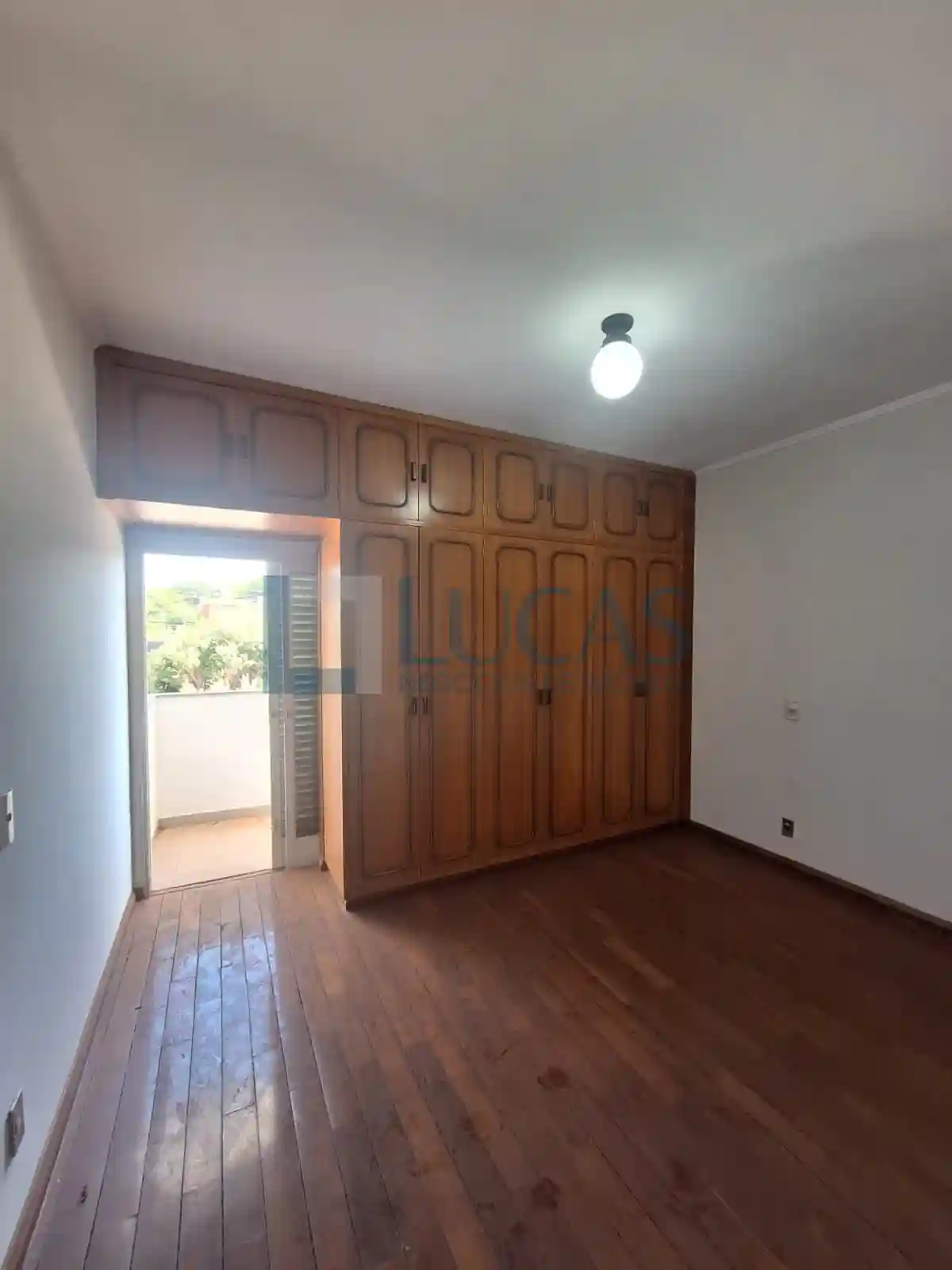 Casa com 4 quartos para aluguel, 400m² — foto 12 de 36