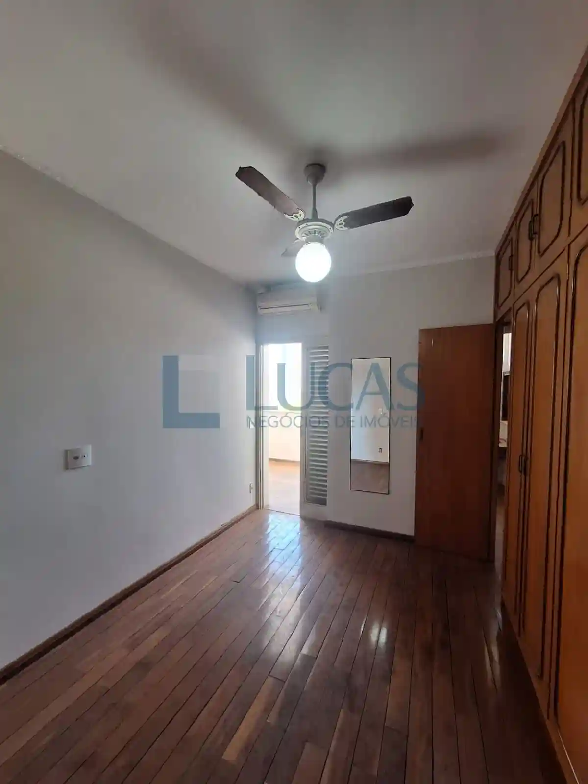 Casa com 4 quartos para aluguel, 400m² — foto 3 de 36