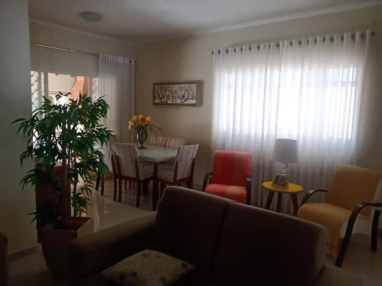 Casa com 3 quartos à venda, 220m² — foto 2 de 21