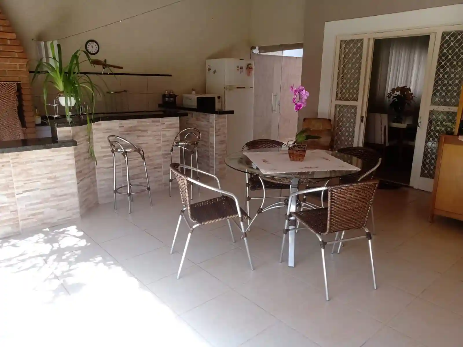 Casa com 3 quartos à venda, 220m² — foto 1 de 21