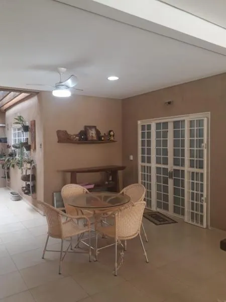 Casa à venda — foto 2 de 3