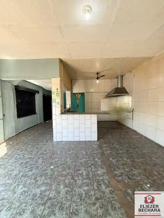 Loja / Salão / Ponto Comercial com 3 quartos à venda, 150m² — foto 3 de 12
