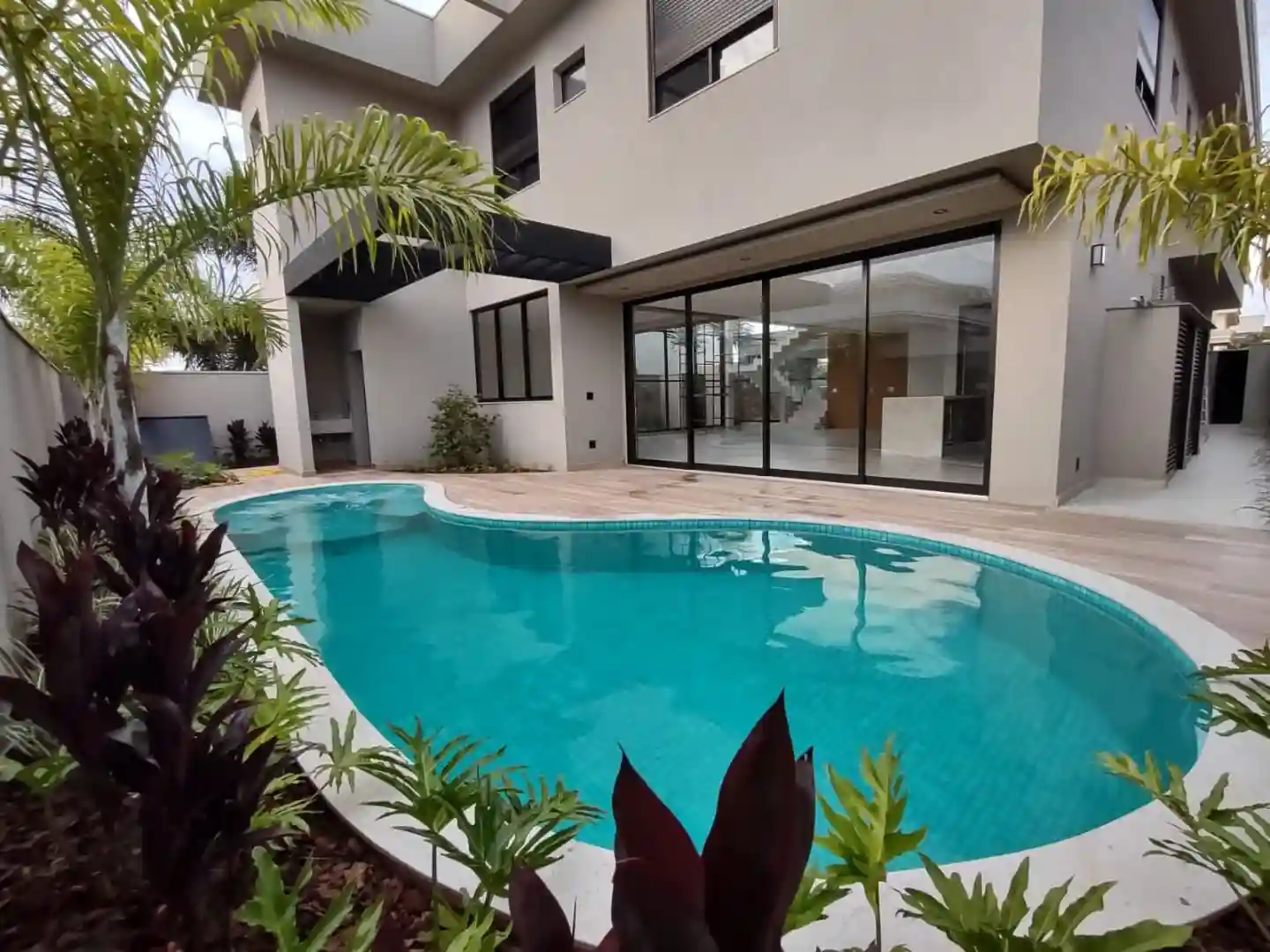 Casa de Condomínio com 4 quartos à venda, 478m² — foto 3 de 17