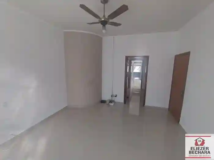 Casa com 3 quartos à venda, 232m² — foto 3 de 43