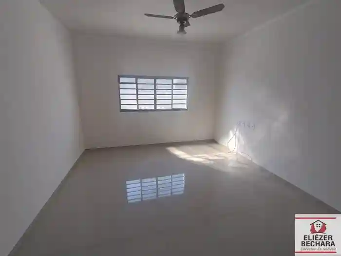 Casa com 3 quartos à venda, 232m² — foto 2 de 43
