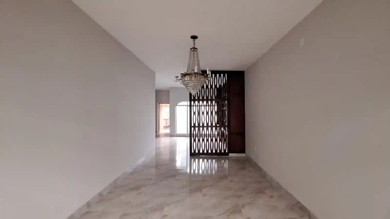 Casa com 4 quartos para aluguel, 302m² — foto 4 de 11