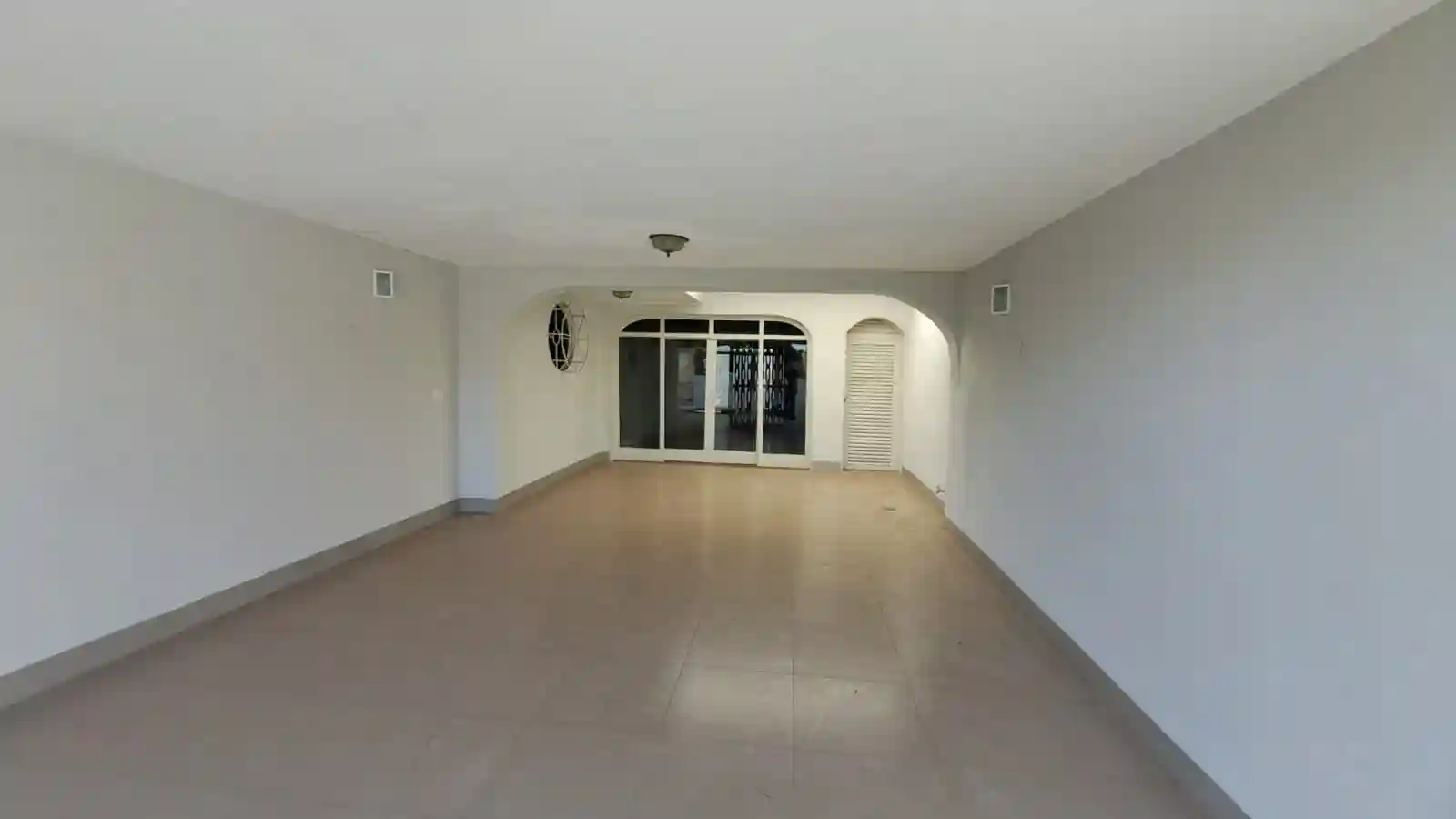 Casa com 4 quartos para aluguel, 302m² — foto 6 de 11