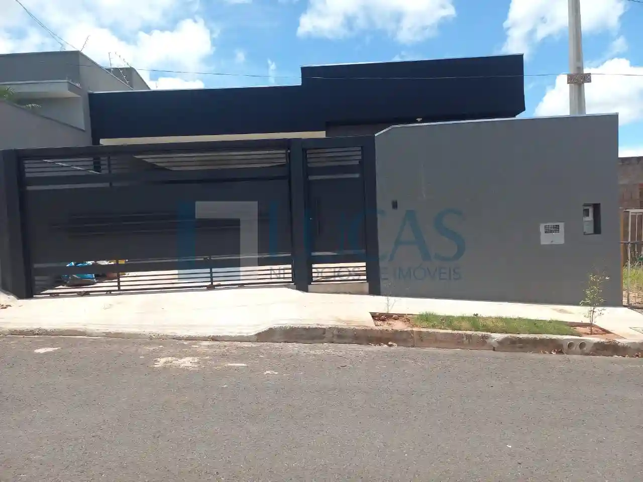 Casa com 3 quartos à venda, 102m² — foto 1 de 25