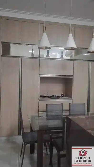 Casa com 3 quartos à venda, 220m² — foto 2 de 11