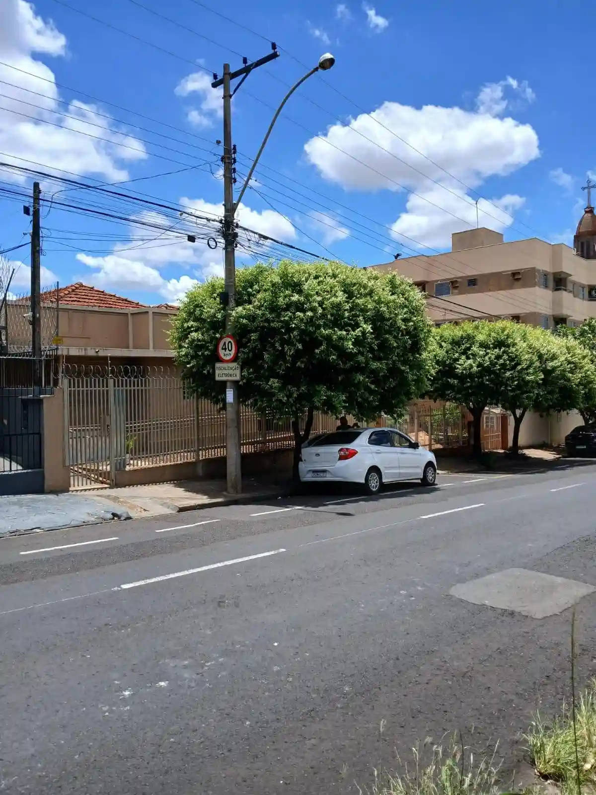 Casa Comercial com 4 quartos à venda, 200m² — foto 1 de 33